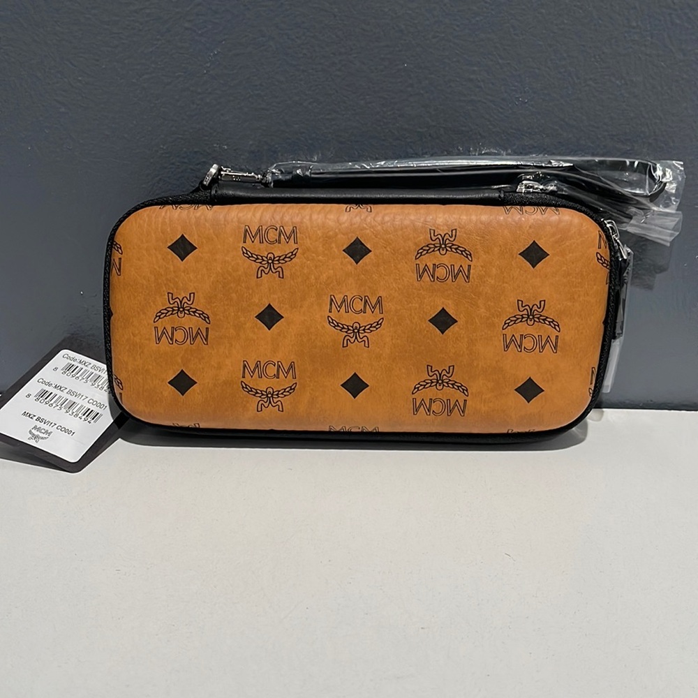 Mcm case - Picture 2 of 6